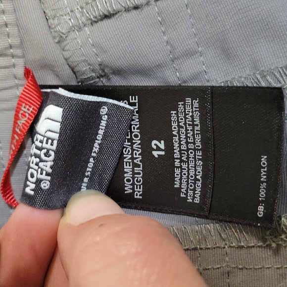Women's North Face size 12 convertible pants - Picture 3 of 11